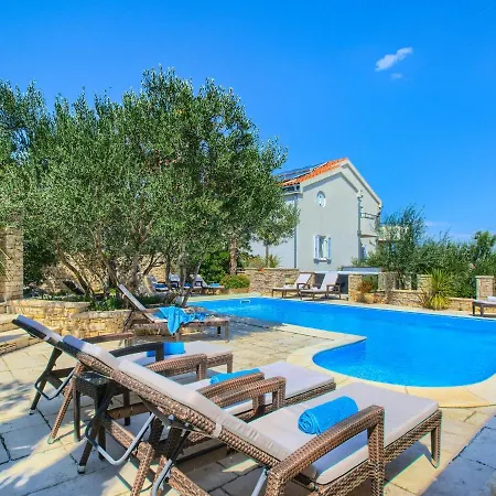 Διαμέρισμα In Near And Pool Μούρτερ