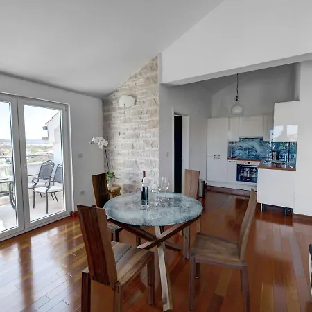 Διαμέρισμα In Near And Pool *