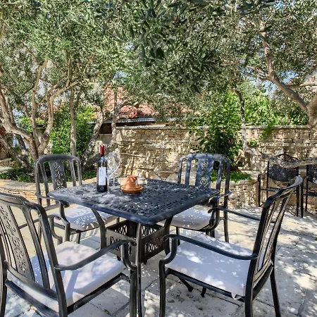 Διαμέρισμα In Near And Pool *