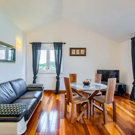 Apartment Gorgeous In With Bubble Bath Murter
