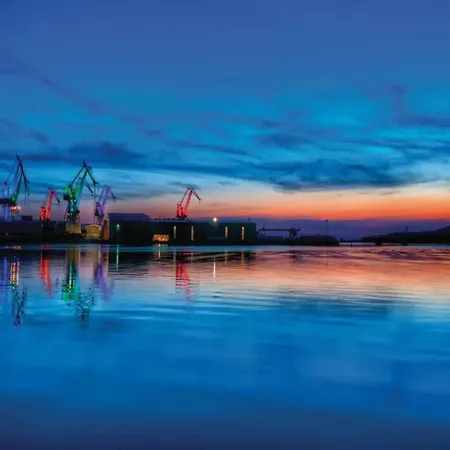 Διαμέρισμα In Near And Pool *