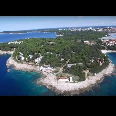 Διαμέρισμα In Near And Pool Μούρτερ