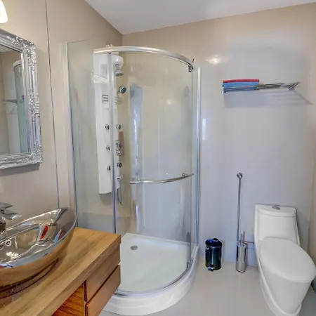 Apartment Gorgeous In With Bubble Bath *